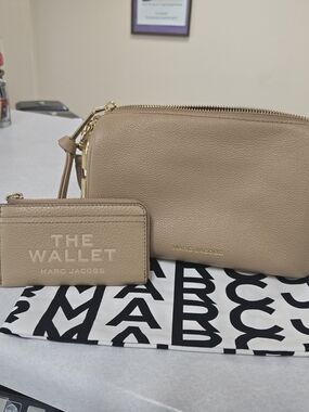Marc Jacobs Beige Leather Crossbody and Card Wallet Set